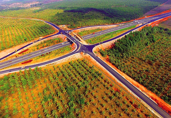 旅游公路入畫(huà)來(lái)_副本.jpg